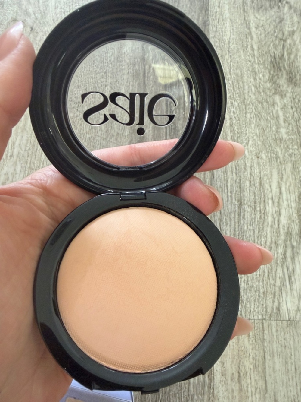 Slip Tint Translucent Powder - Picture 7 of 7